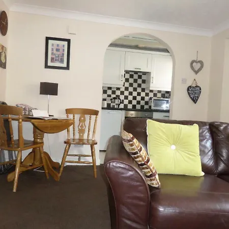 Waterloo Place Ground Floor Apartament